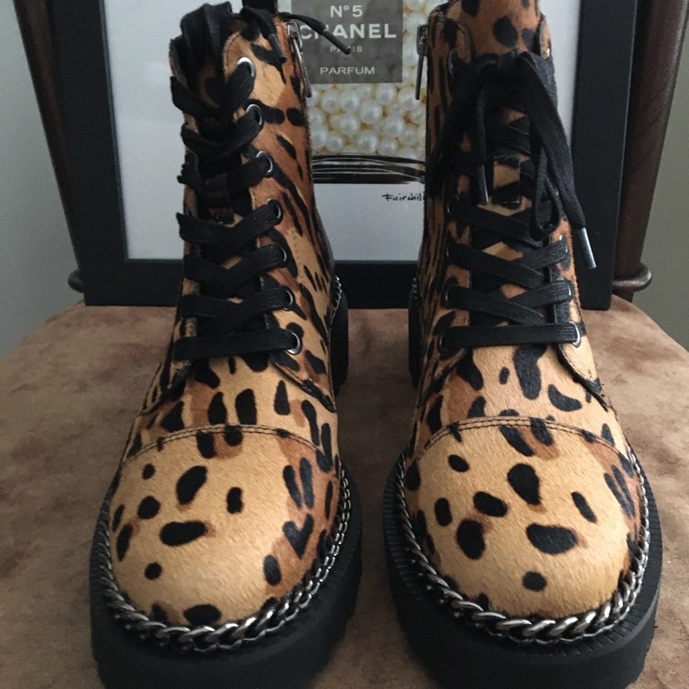 VINCE CAMUTO NIB AUTHENTIC ‘MINDINTA’ LEOPARD COMBAT BOOTS